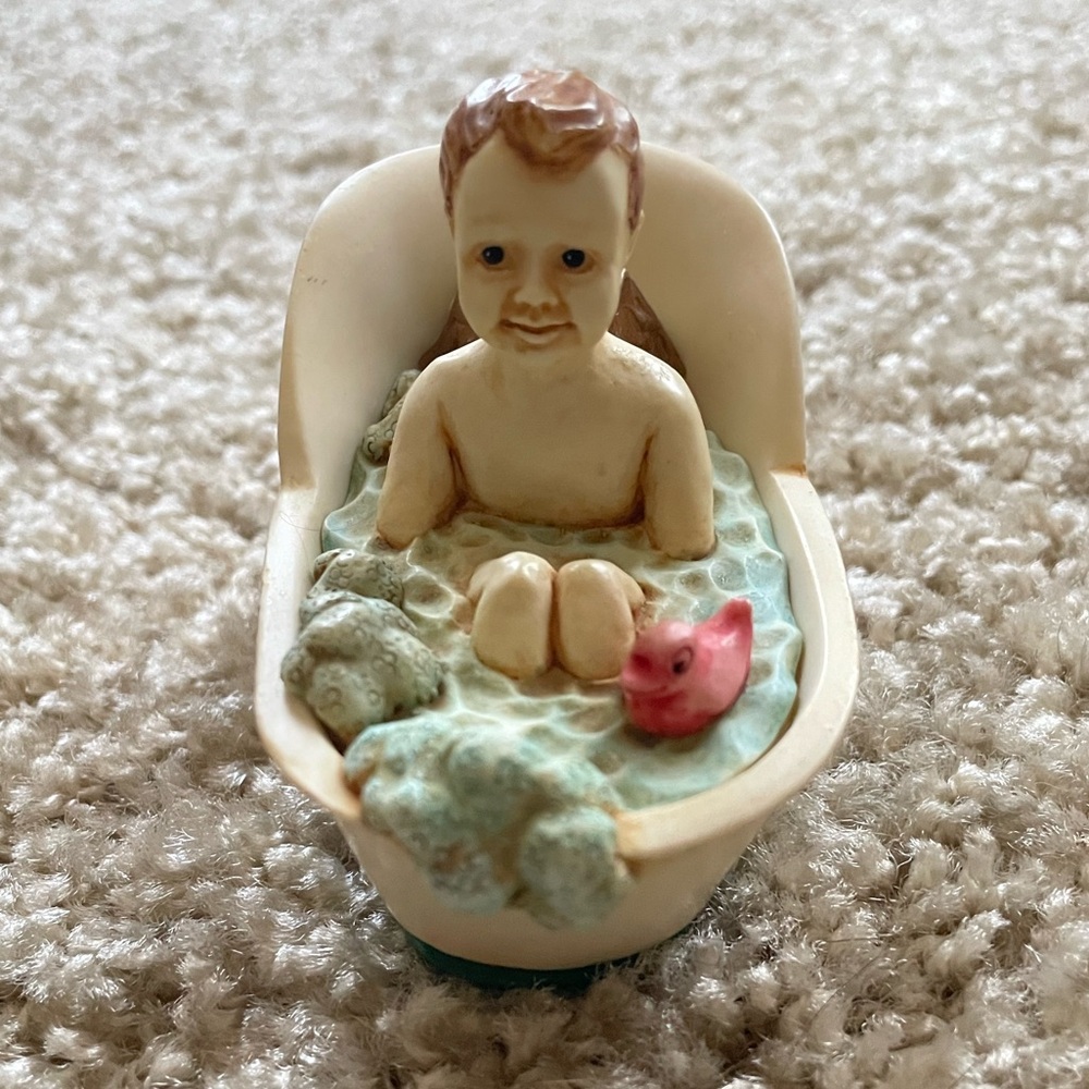 1999 Harmony Kingdom Noel Angel
Figurine trinket box - treasure jests